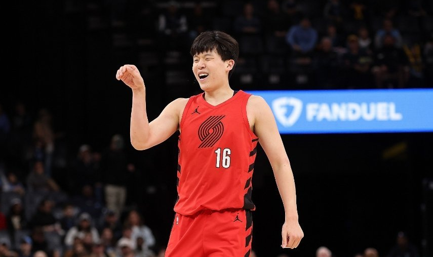 旺财28官方网站-杨瀚森3中1仅2+1+1：末节被弃用躺赢 仍是边缘轮换球员